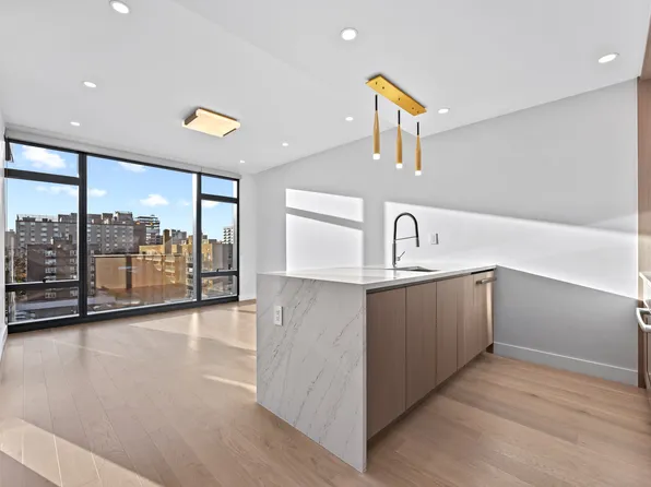 38-20 Parsons Boulevard image 3 of 19