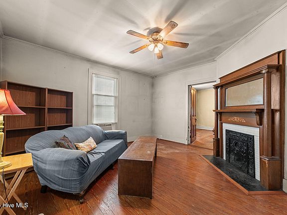 18th image of 609 E Main Street
