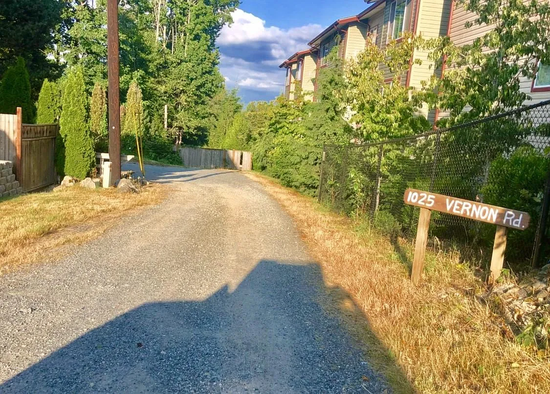 Private driveway - 1025 Vernon Rd #B