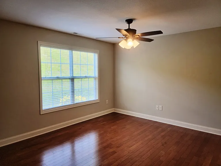 652 Grays Pointe Ct — Photo 15