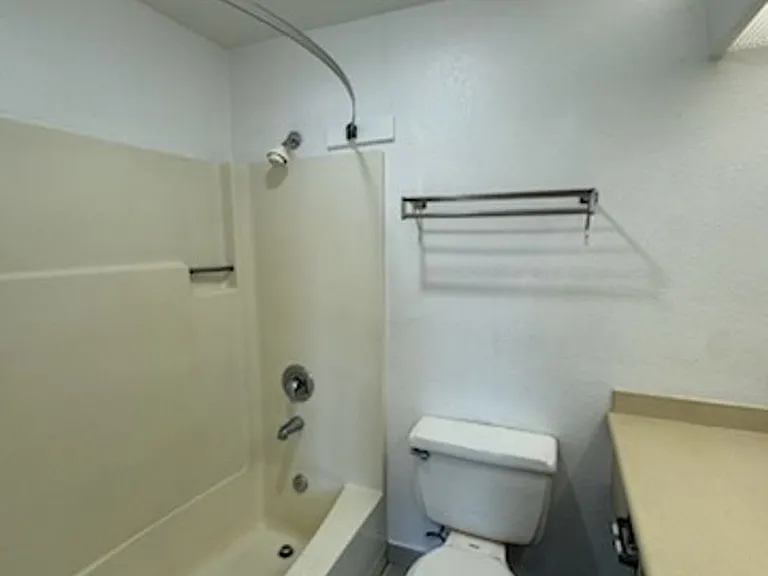 345 E Oregon Ave — Photo 10