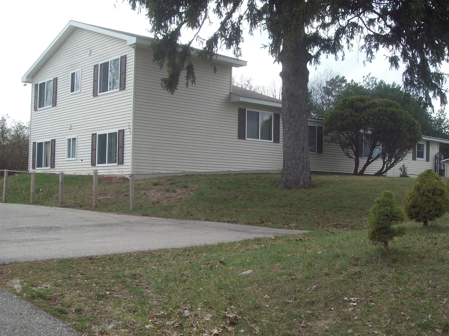 1015 Fuller Ave photo 1