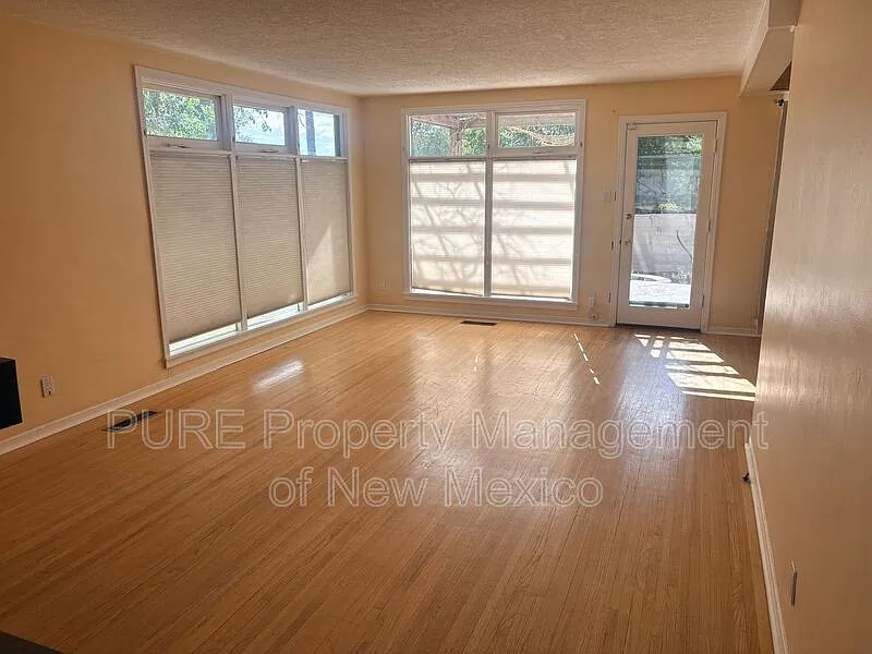 3 bed, 2.0 bath, 1832 sqft, $2,350 — Photo 3