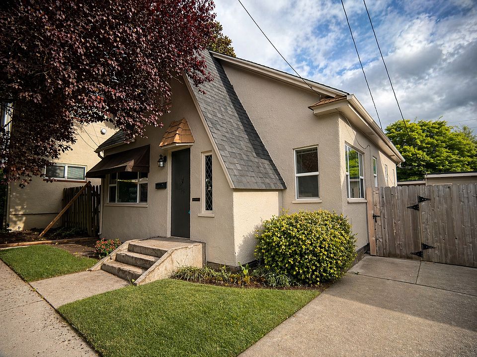 1st image of 309 W McLoughlin Blvd