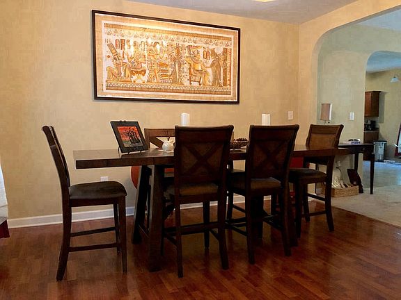 Dining Room (1st Floor)