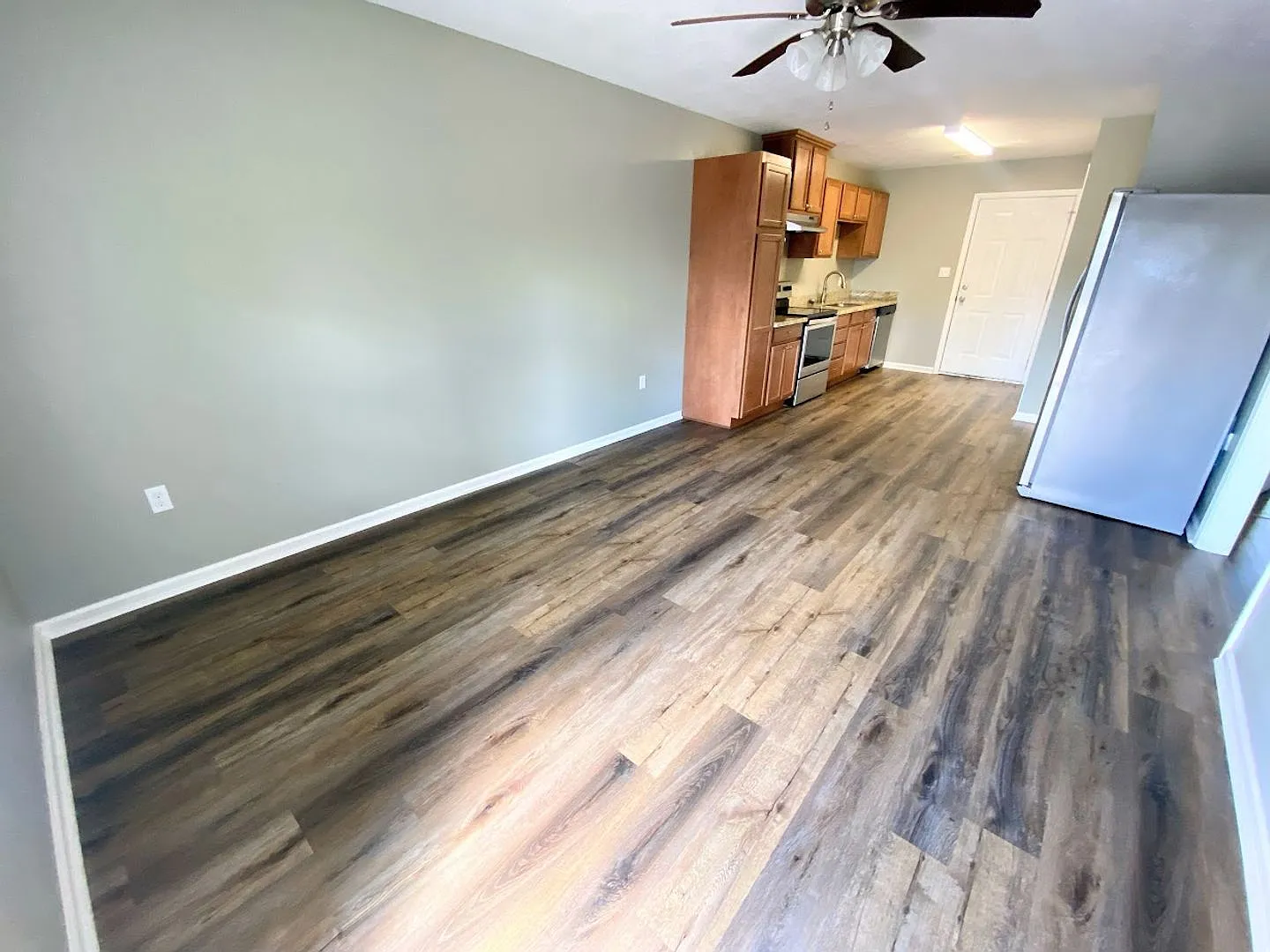 899 Hampton Lane — Photo 3