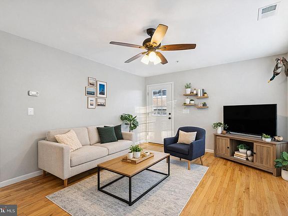 2nd image of 200 Newtown Rd