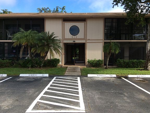 2nd image of 819 NE 199th St APT 105