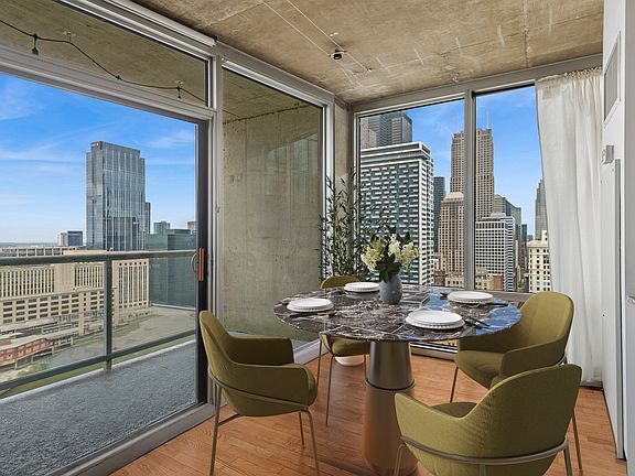 4th image of 611 S Wells St #2904