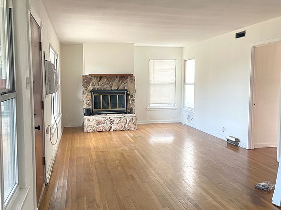 3rd image of 650 Olney Dr
