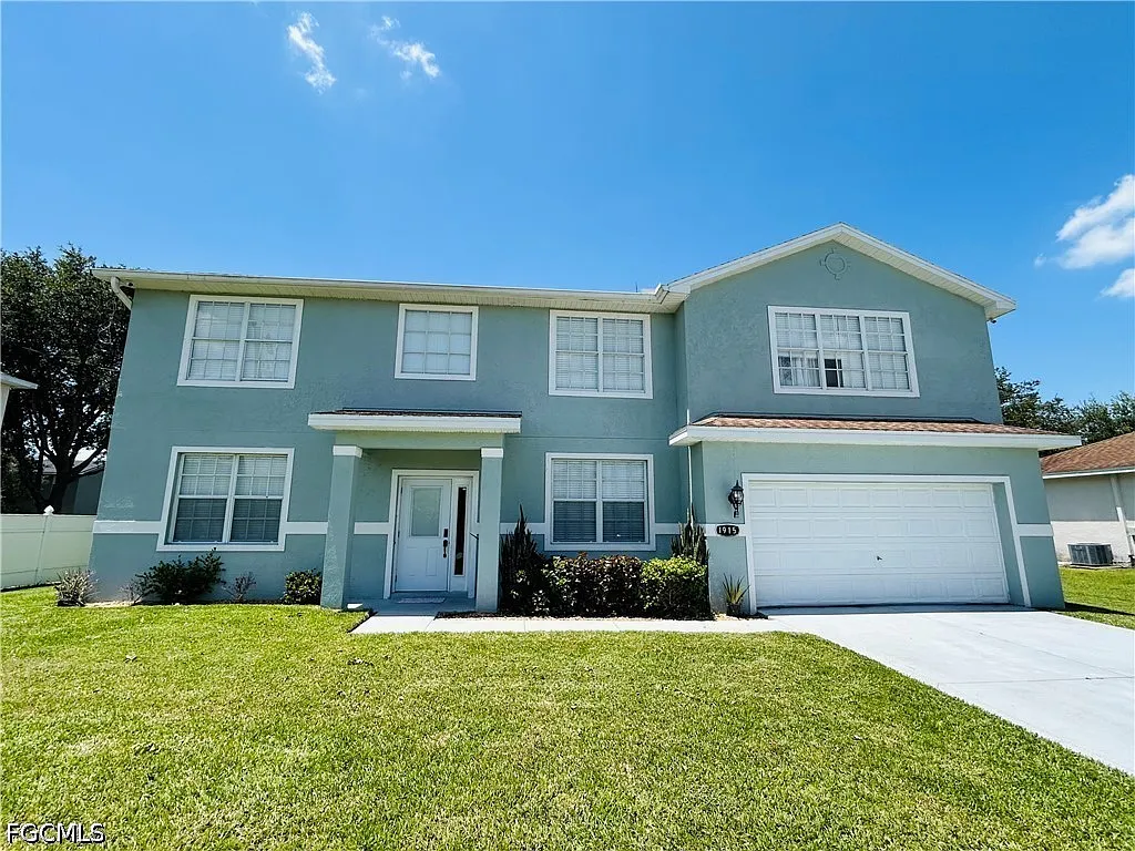 5 bed, 2.5 bath, 2259 sqft, $3,000 — Photo 2