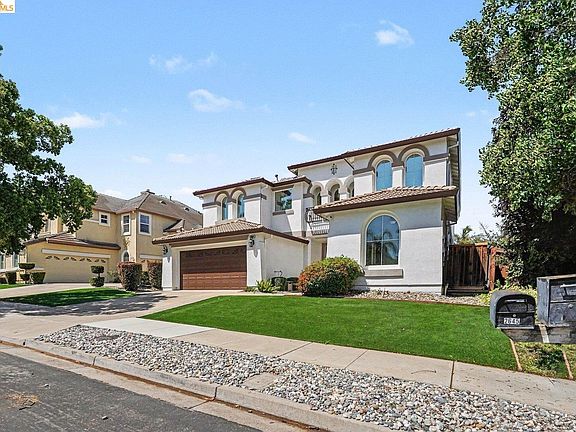 3rd image of 2645 Torrey Pines Dr