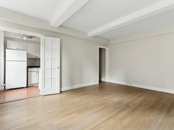 321 East 54th Street image 4 of 11