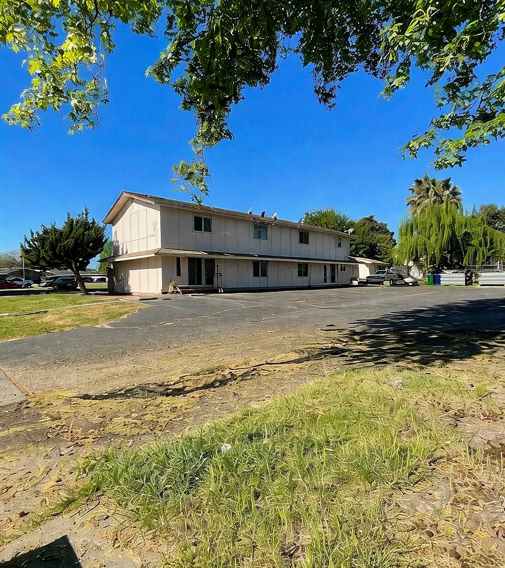 2 bed, 1.5 bath, 700 sqft, $1,270 — Photo 1