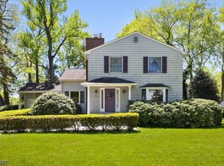 936 Crestwood Rd, Scotch Plains, NJ 07076