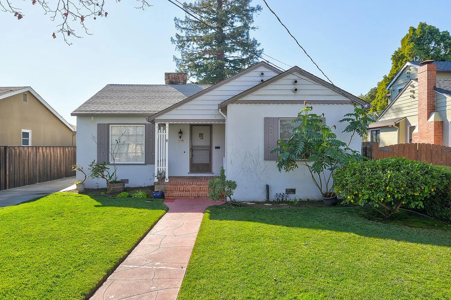 534 Grand St photo 1