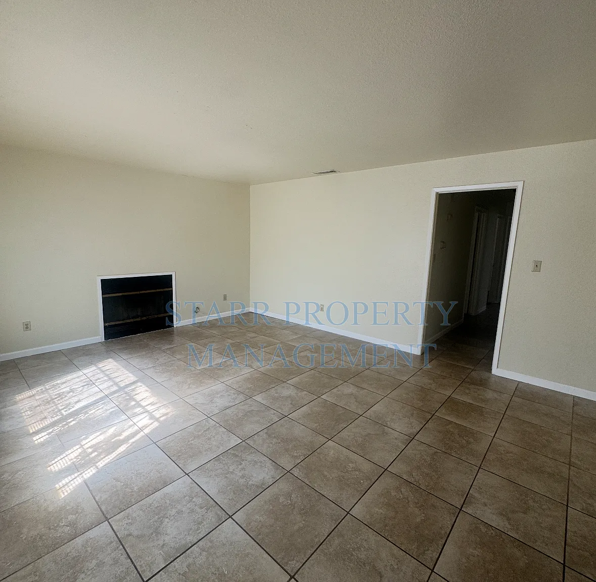 3 bed, 2.0 bath, 1140 sqft, $1,995 — Photo 2