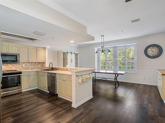 4th image of 1381 Curlew Rd