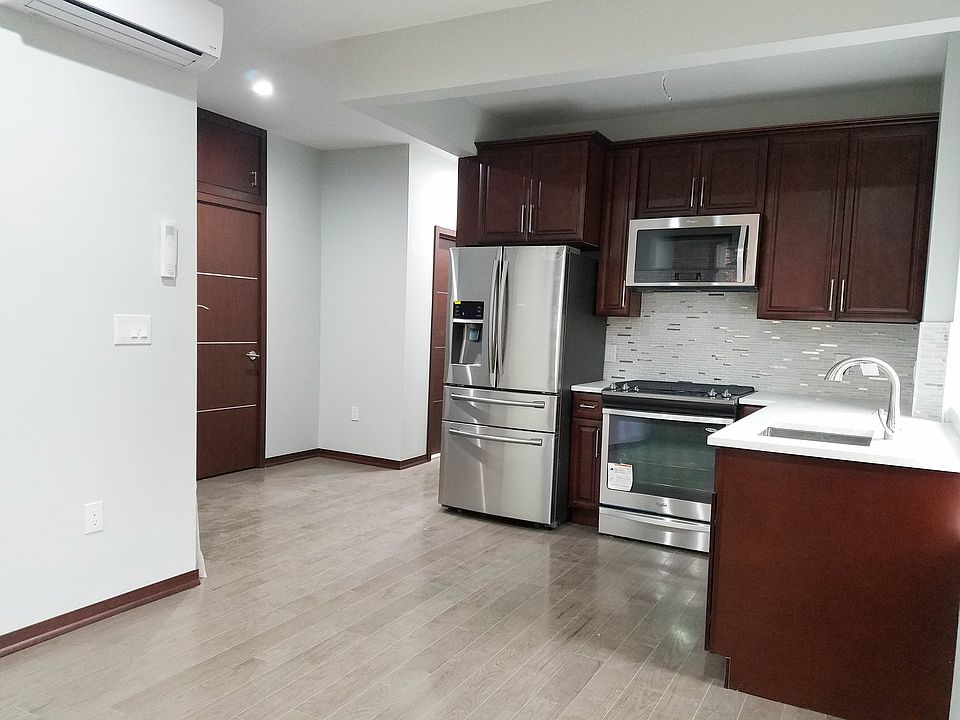 1st image of 327 Montgomery St #2