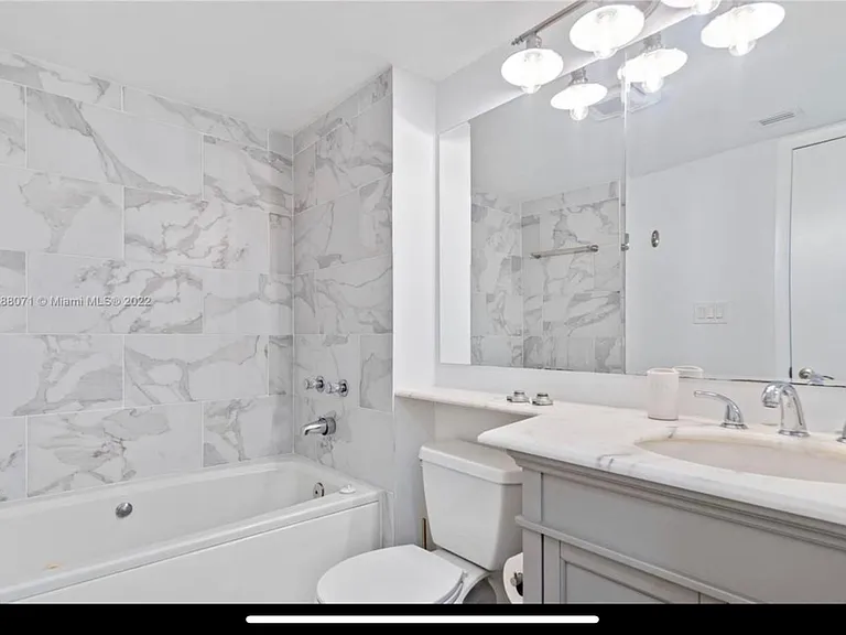 400 S Pointe Dr #1102 — Photo 18