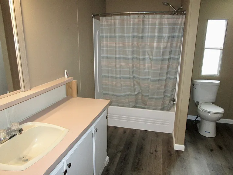Colonial Oaks — Photo 29