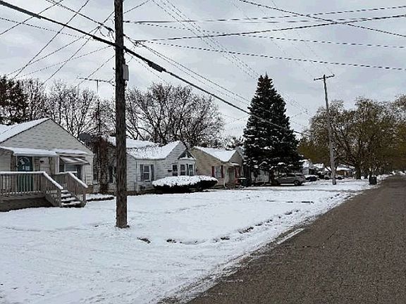 Exterior Neighborhood (street photo)