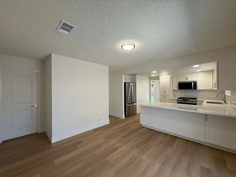 1120 Village Dr — Photo 29