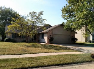 211 Breckenridge Rd, Chatham, IL 62629