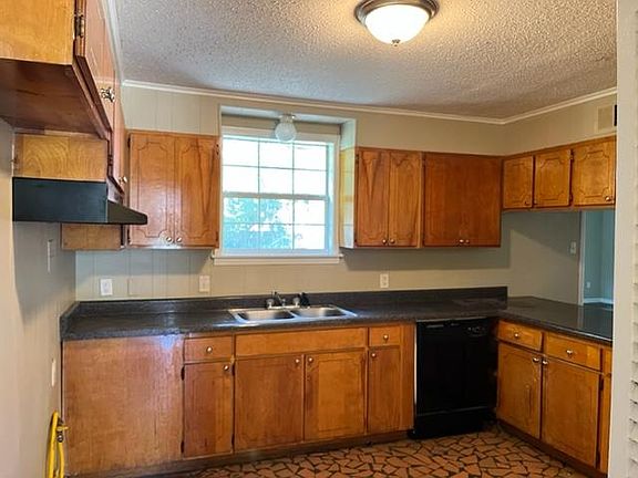 3rd image of 4916 Cromwell Ave