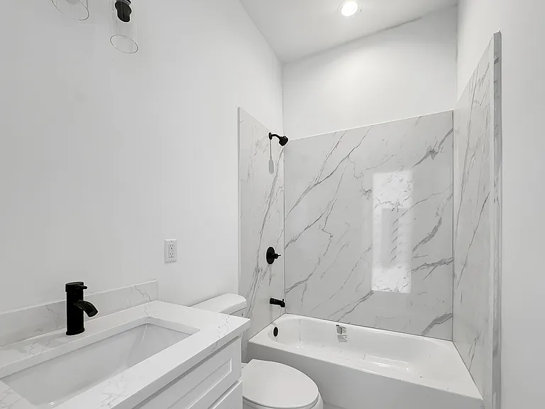 Holy Cross Apartments — Photo 35
