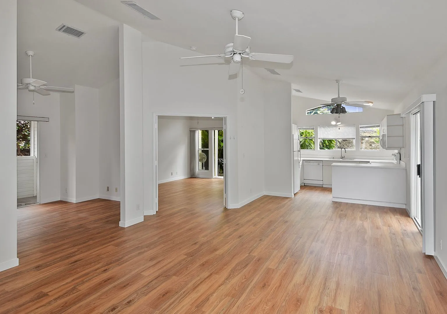 Pines II 2 Bedroom 2 Bath Unfurnished Rental — Photo 3