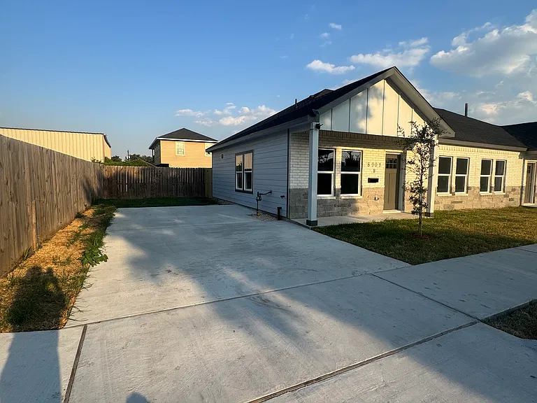 8001 Buchanan St #B — Photo 1
