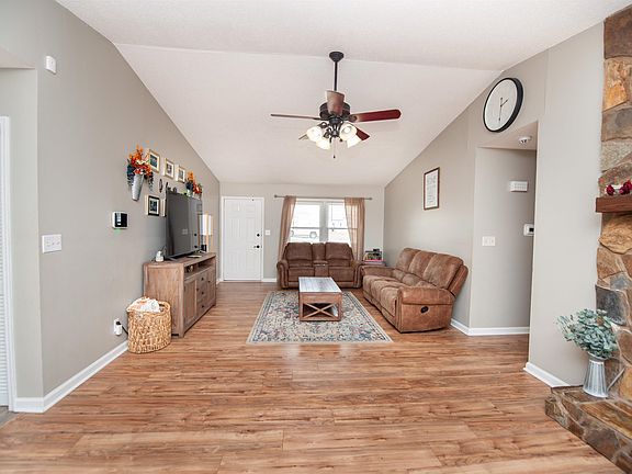 3rd image of 107 Cauthen Ct