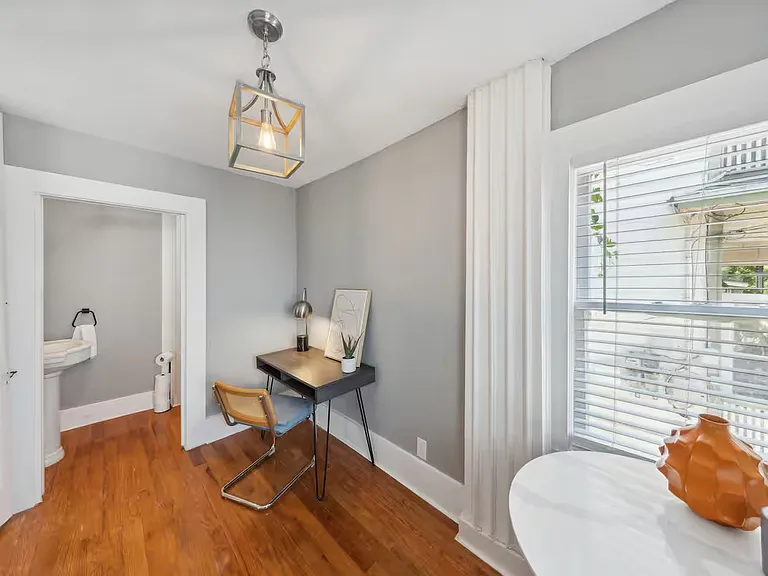 825 W Agarita Ave — Photo 9