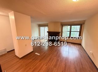 6680 Gretchen Ln N, Oakdale, MN 55128