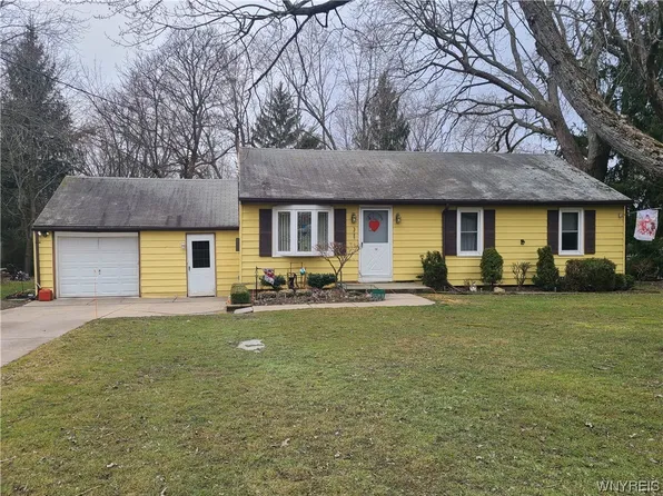 110 Winona Rd, Elma, NY 14059