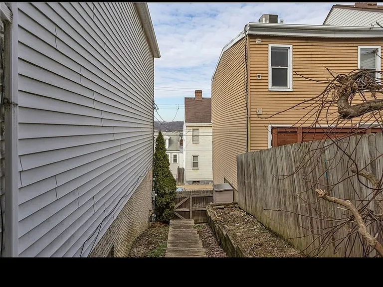 60 Gregory St S — Photo 18