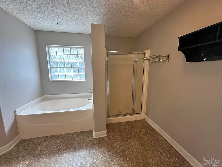 616 Buoy Dr — Photo 13