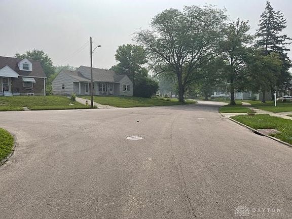 5th image of 3307 Earlham Dr