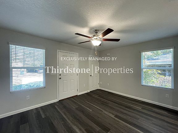 3rd image of 7914 India Ave