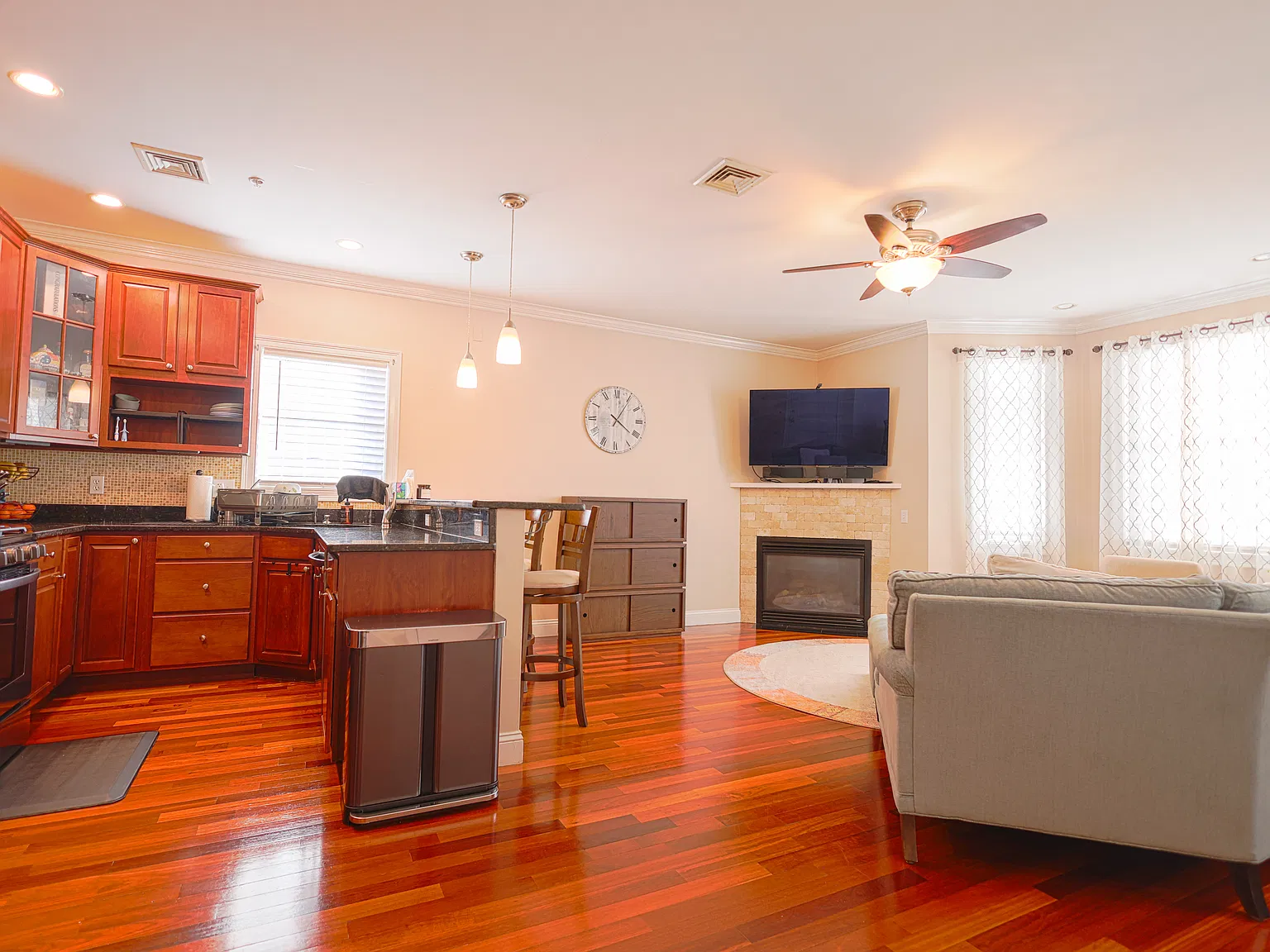 2 bed, 1270 sqft, $3,250 — Photo 3