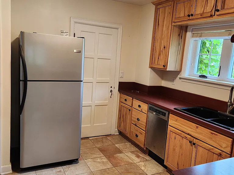 1881 Sherwood Dr — Photo 8