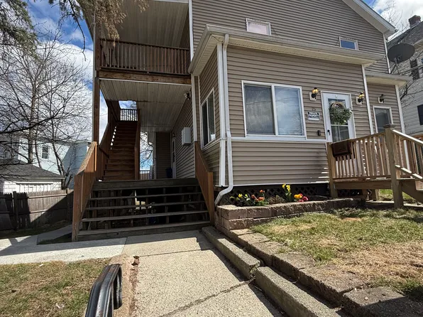 15 Oakes Ave APT 2, Southbridge, MA 01550