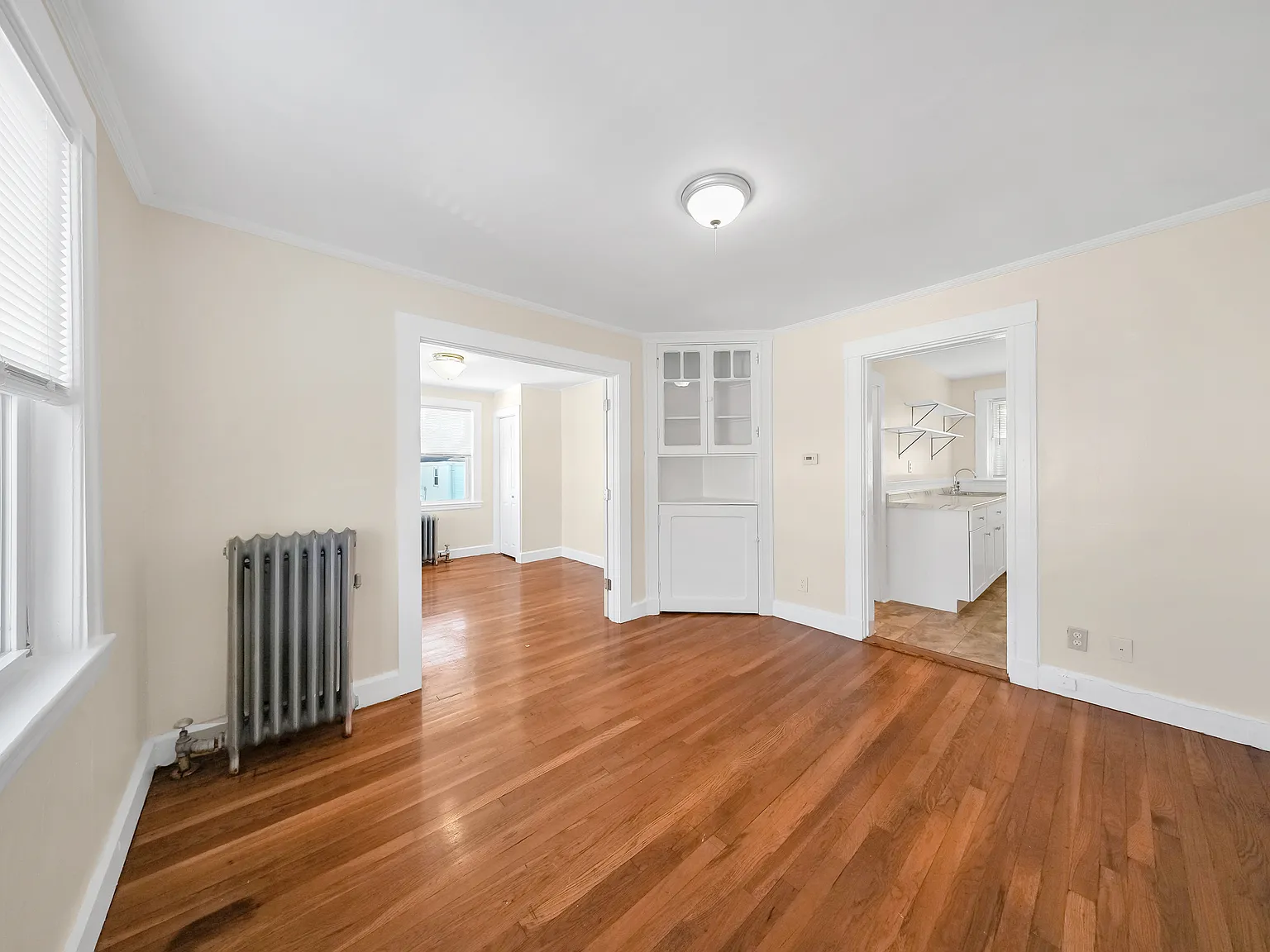 2 bed, 650 sqft, $2,200 — Photo 3