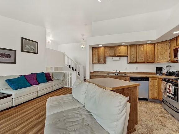 3rd image of 1006 San Fernando St Unit A