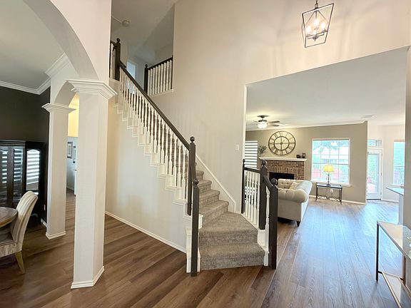 2nd image of 2418 Sherbrooke Ln
