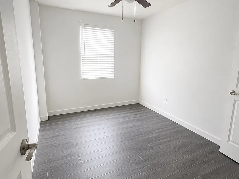 720 E Montecito Ave #2 — Photo 5