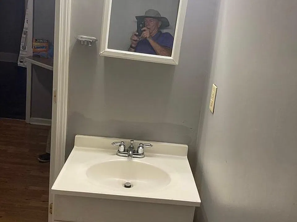 Bathroom sink/mirror