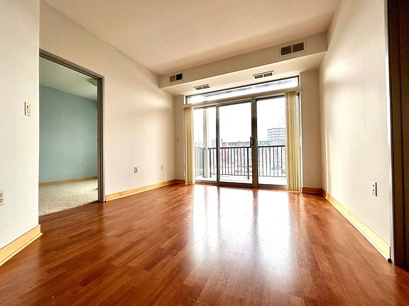 3rd image of 2600 University Ave SE APT 211