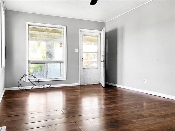 3rd image of 2816 Cypress St